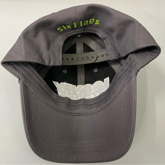 Six Flags - Looney Tunes - Baseball Caps for Men - Picture 4 of 8